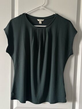 RW&CO. Dark Green Pleated Cap-Sleeve Blouse